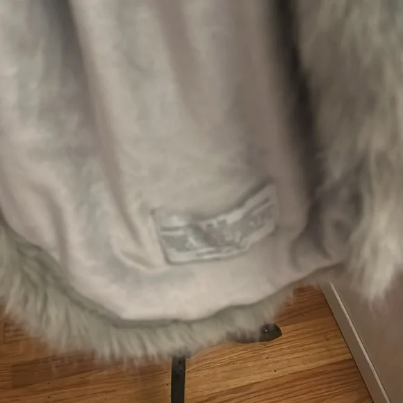 LUXE Beautiful RESTORATION HARDWARE fur scarf - NWOT - Picture 4 of 4